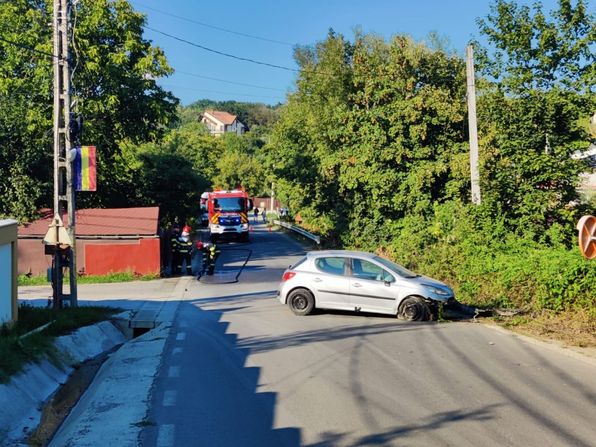 Accident rutier în Bârnova, județul Iași. Un autoturism a intrat într-o țeavă de gaz