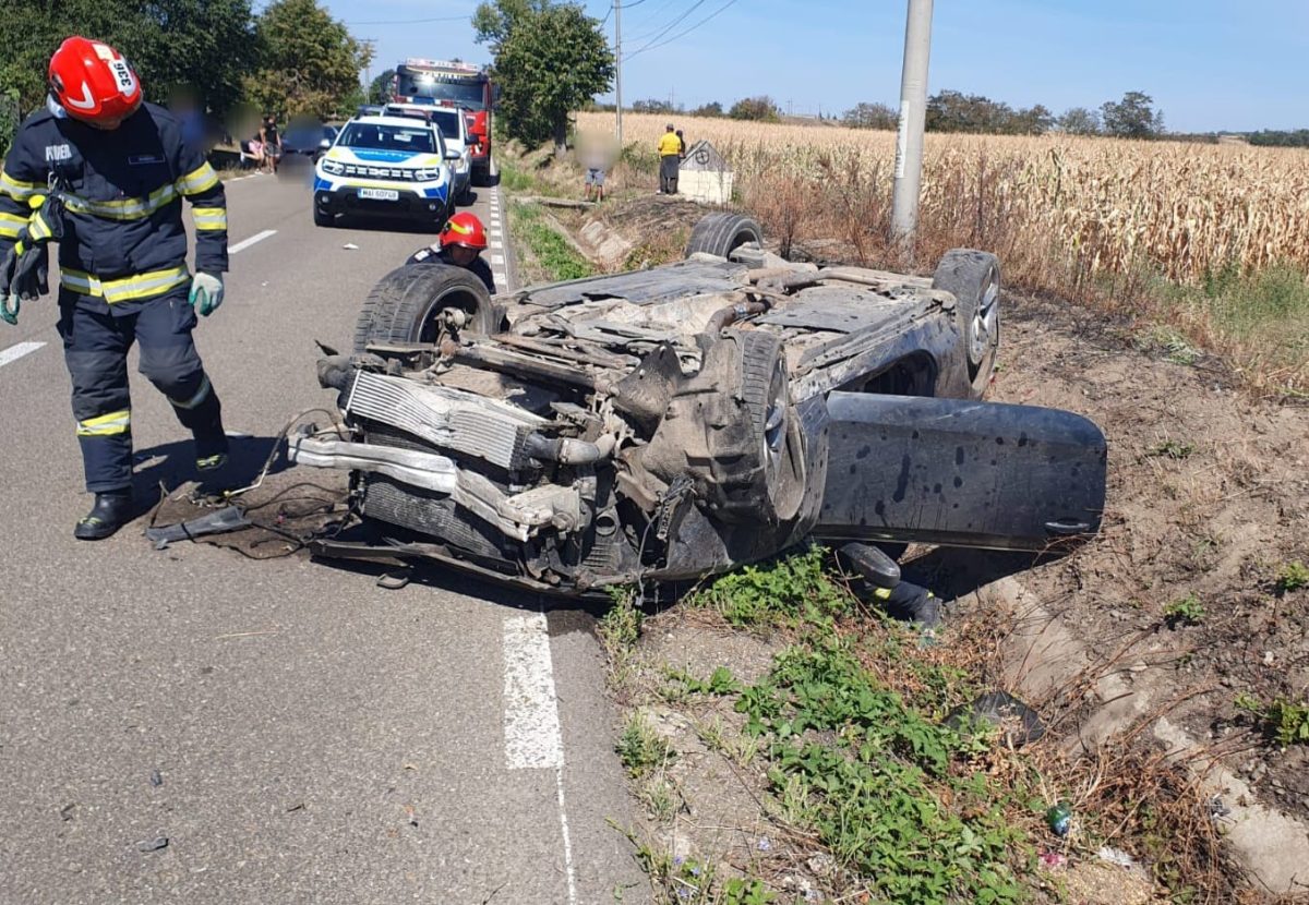Accident rutier în Corni, județul Botoșani. Doi tineri răniți și transportați la spital