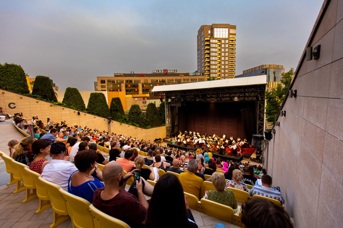 Filarmonica Moldova din Iași va începe concertele la Teatrul de Vară