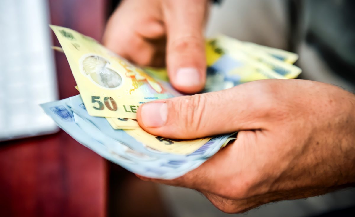 Schimbare în Codul Muncii pentru angajații care primesc salariul în numerar. Legea pe care puțini o știu