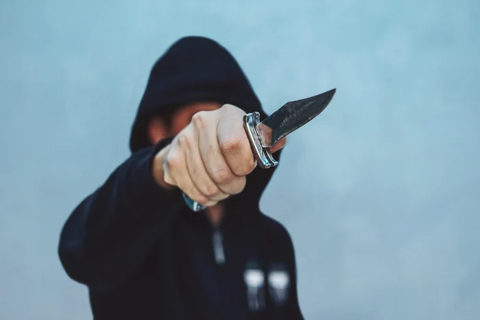 A fost identificat agresorul bărbatului înjunghiat într-o stație de tramvai: Un copil de doar 13 ani