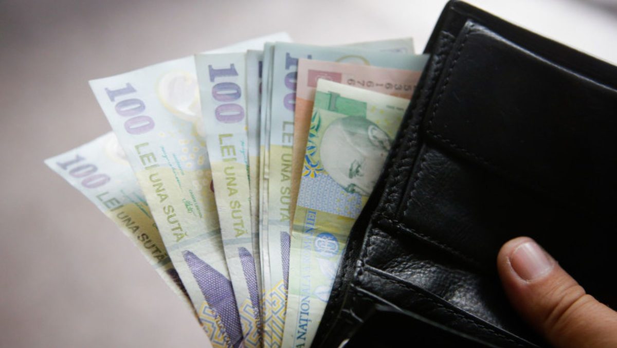 La Iași, morții primesc decizii de recalculare a pensiilor! Cum a reacționat un pensionar când a venit poștașul la ușă