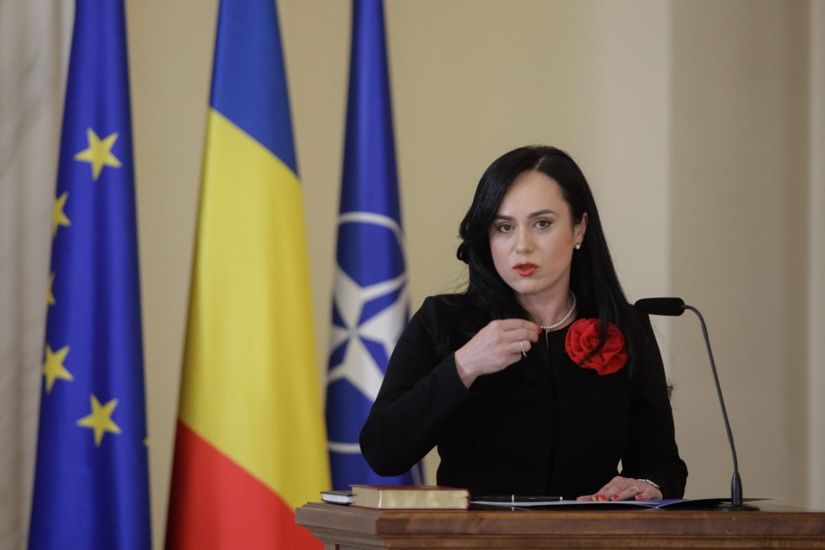 Ministrul Muncii, Simona Bucura Oprescu, le-a explicat românilor cum să își calculeze singuri majorarea pe care o vor primi la pensii