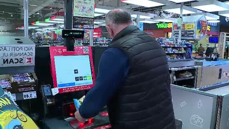 Românii, cei mai inventivi în vreme de criză! Cum a încercat un bărbat să plătească mai puțin într-un supermarket