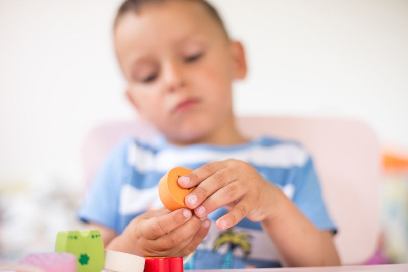 Ce înseamnă autism? Cum recunoști această afecțiune