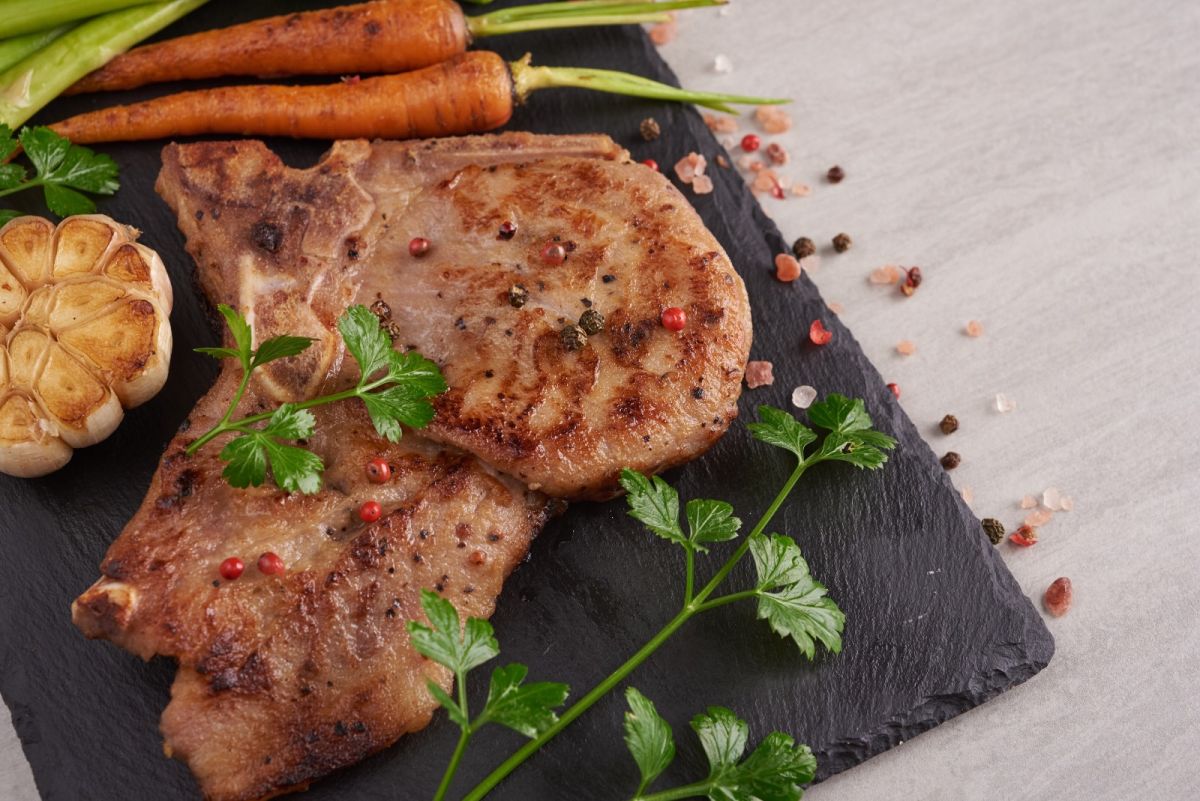 Rețetă de ceafă de porc la tigaie. Deliciu pentru papilele gustative