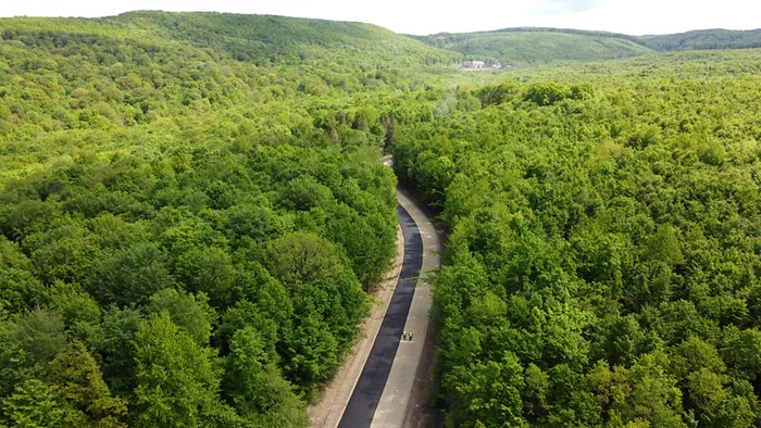 „Drumul mănăstirilor”, cel mai frumos traseu din România. Regula nescrisă pe care turiștii trebuie să o respecte când ajung aici