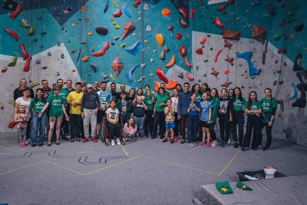 50 de copii și tineri cu dizabilități vor participa la proiectul „Creșterea stimei de sine prin escaladă”, organizat de Asociația Climb Again