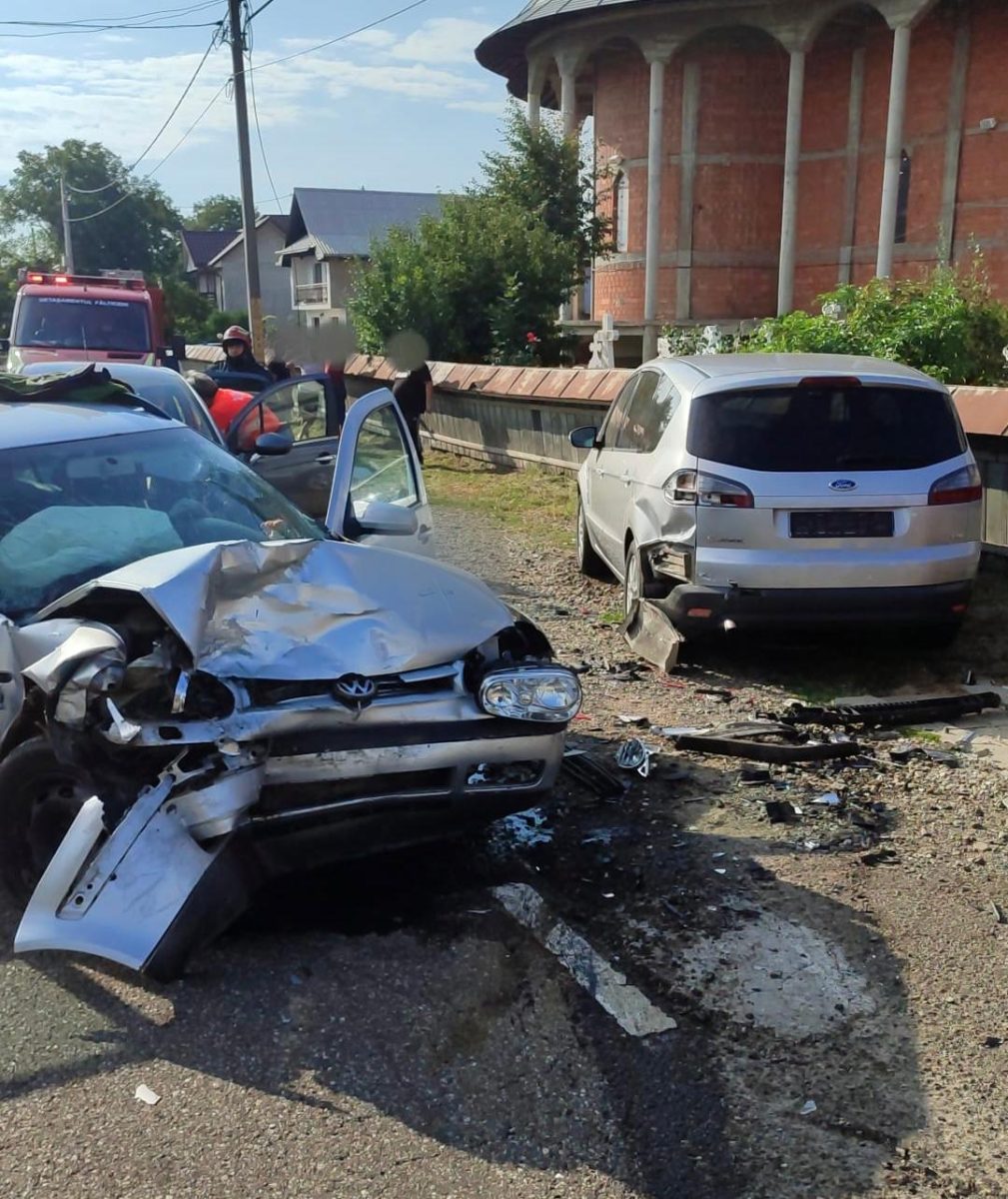 Accident rutier grav în localitatea Cornu Luncii! Cinci adulți și patru minori au fost implicați – FOTO