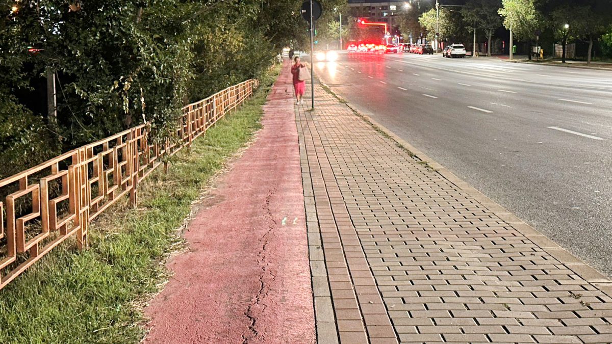 Crăpături adânci în pistele de biciclete din CUG. Viceprimarul Daniel Juravle, paralel cu situația infrastructurii: „Nu știu. Acolo nu le tratăm ca fiind piste”