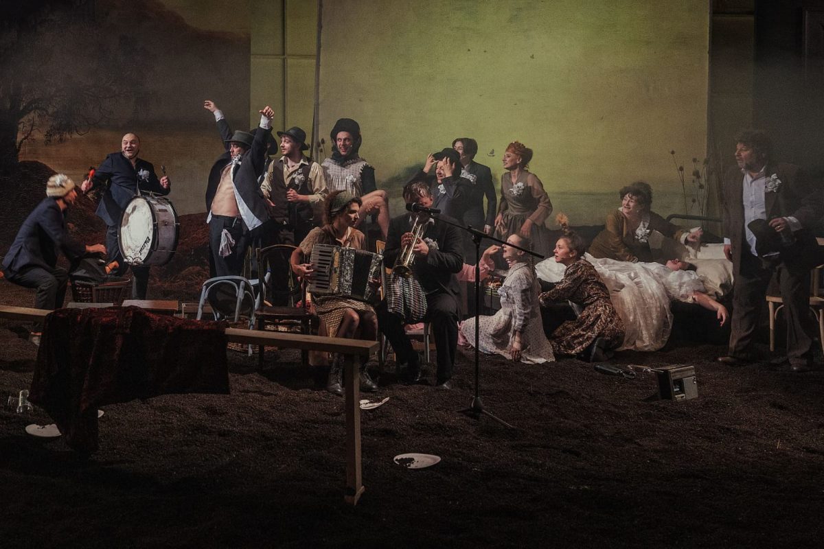Producția Naționalului ieșean, „Antologia dispariției”, în regia lui Radu Afrim, invitată la SEAS – Stagiunea Estivală a Artelor Spectacolului, Constanța