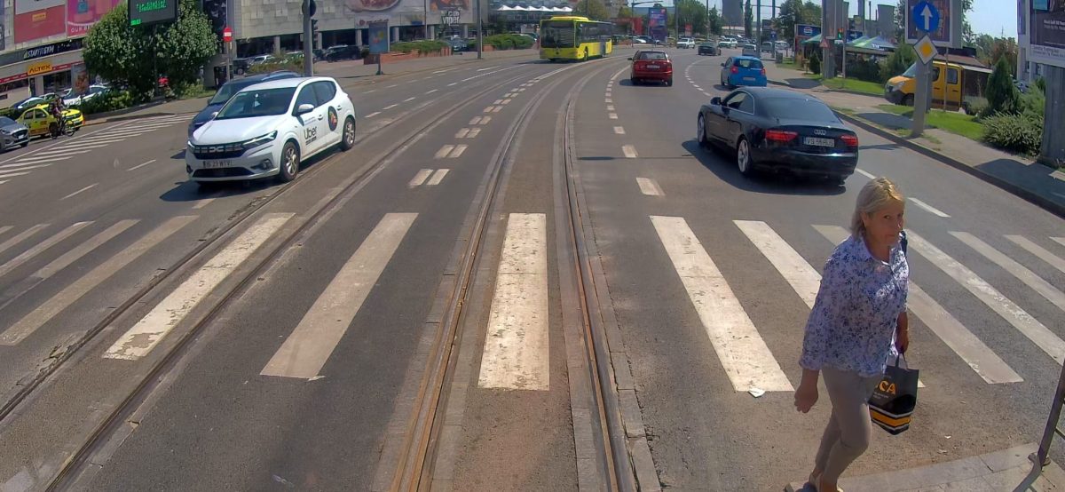 Imagini teribile de pe camera de bord! O ieșeancă și-a pus viața în joc pe trecerea de pietoni în Tudor Vladimirescu. Toată lumea a rămas șocată când au văzut-o  