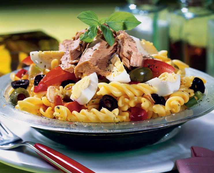 Cum preparăm salata de paste cu ton și legume. Deliciul din orice moment al zilei