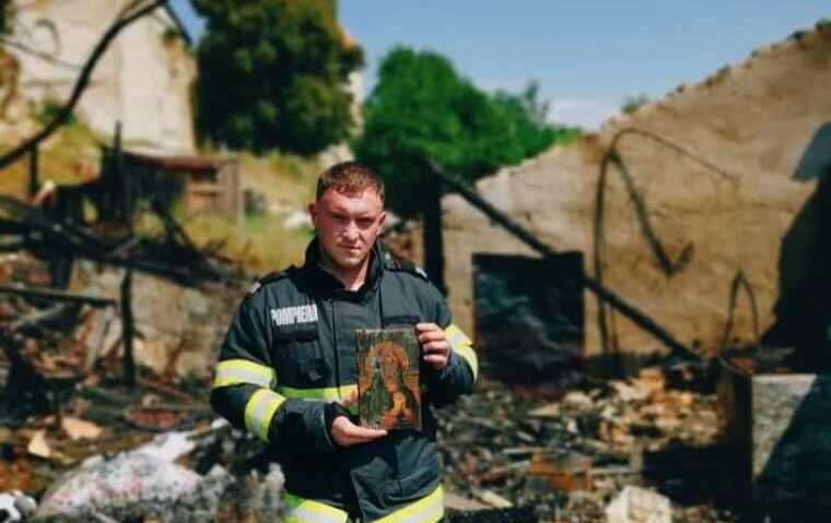Icoana Maicii Domnului a fost găsită intactă în urma unui incendiu devastator