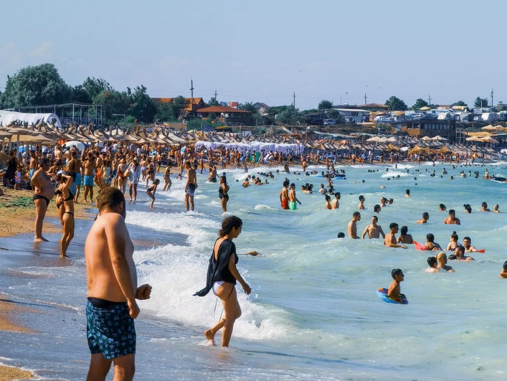 O noapte pe litoralul românesc, 50 de lei de persoană de la 1 septembrie. Ieșenii nu se înghesuie. „Doar bătrânii aleg să se ducă”