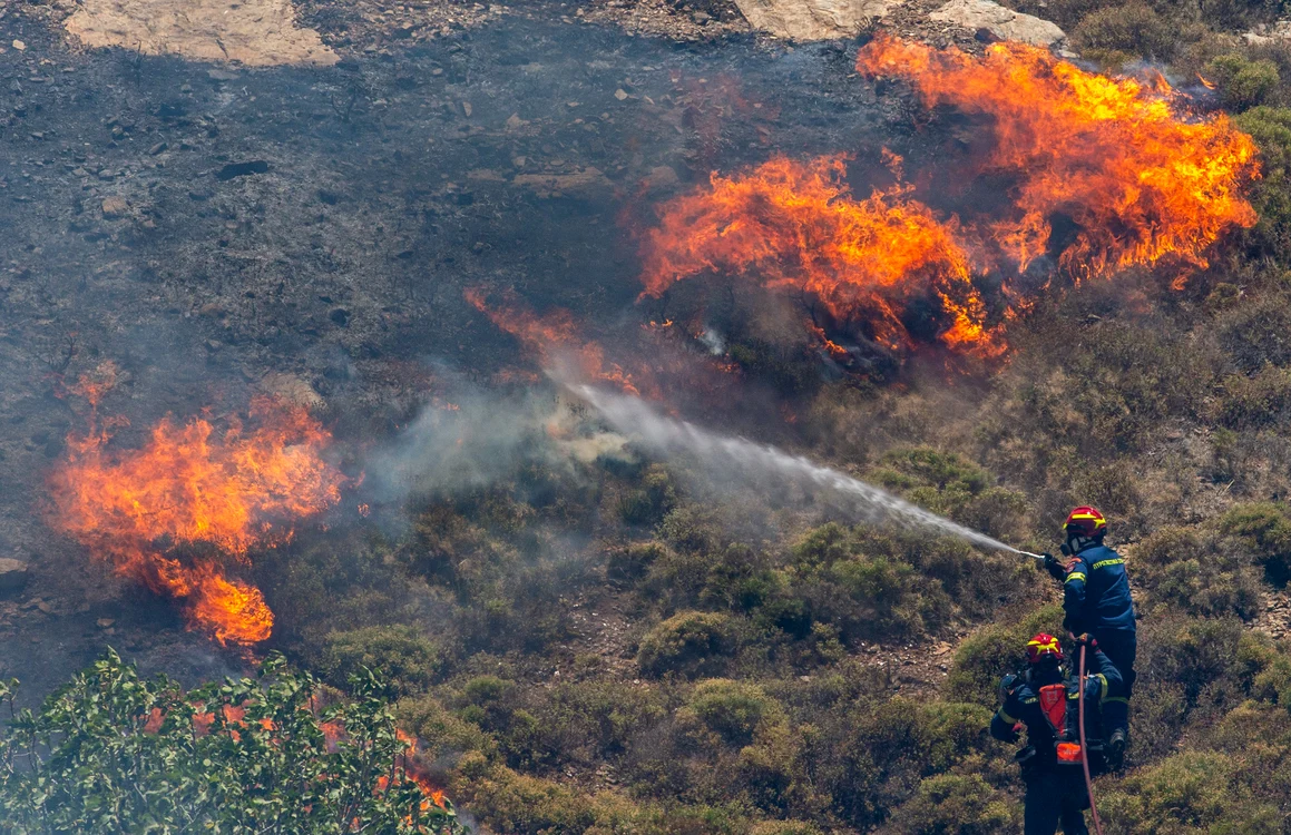 Pompierii români s-au deplasat în Grecia pentru a stinge incendiile devastatoare