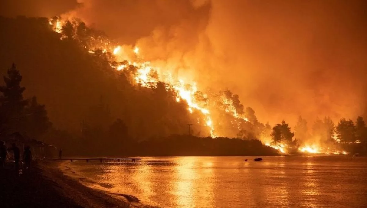 Grecia cere ajutorul Uniunii Europene în lupta împotriva incendiilor. Italia, Franţa, Cehia şi România anunţă ajutoare