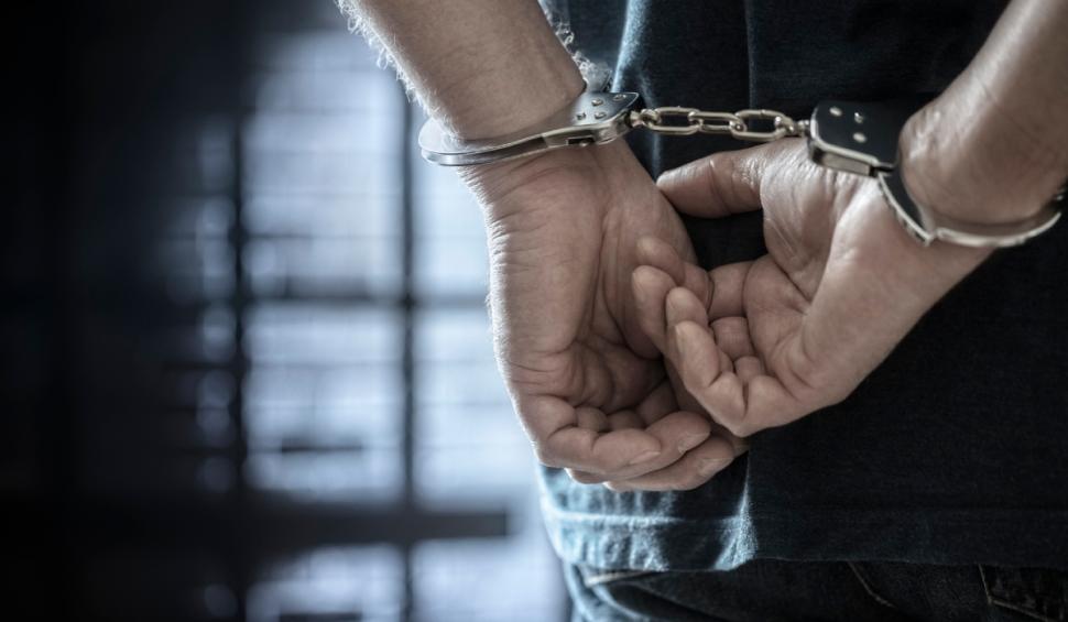 Tânăr din București condamnat la închisoare pe viață pentru uciderea iubitei. Cruzimea crimei a șocat judecătorii