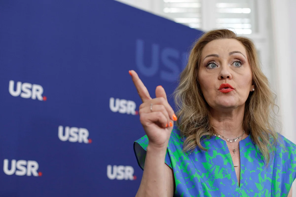 Elena Lasconi, atac la Klaus Iohannis: „Mă deranjează că e arogant, că și-a văzut doar de vacanțe și de propriul interes””