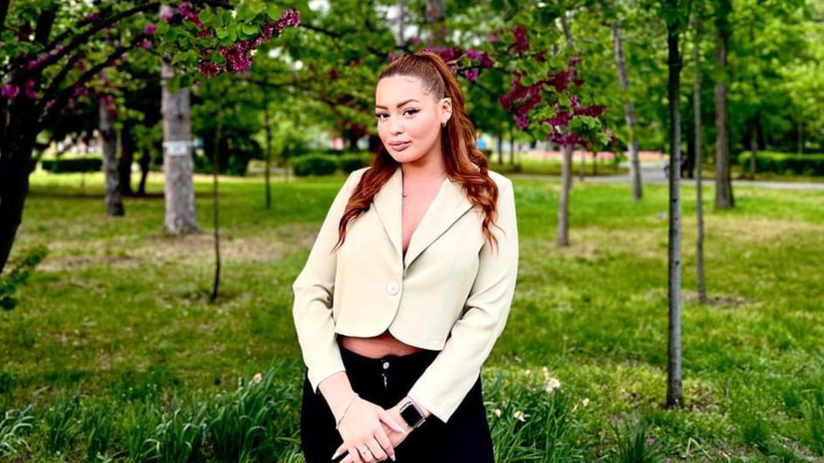 Mama acestei tinere suferă de leucemie acută și are nevoie urgent de trombocite! Disperată să găsească donatori, Sonia aşteaptă zilnic în faţa Centrului de Tranfuzii Sanguine din Iaşi