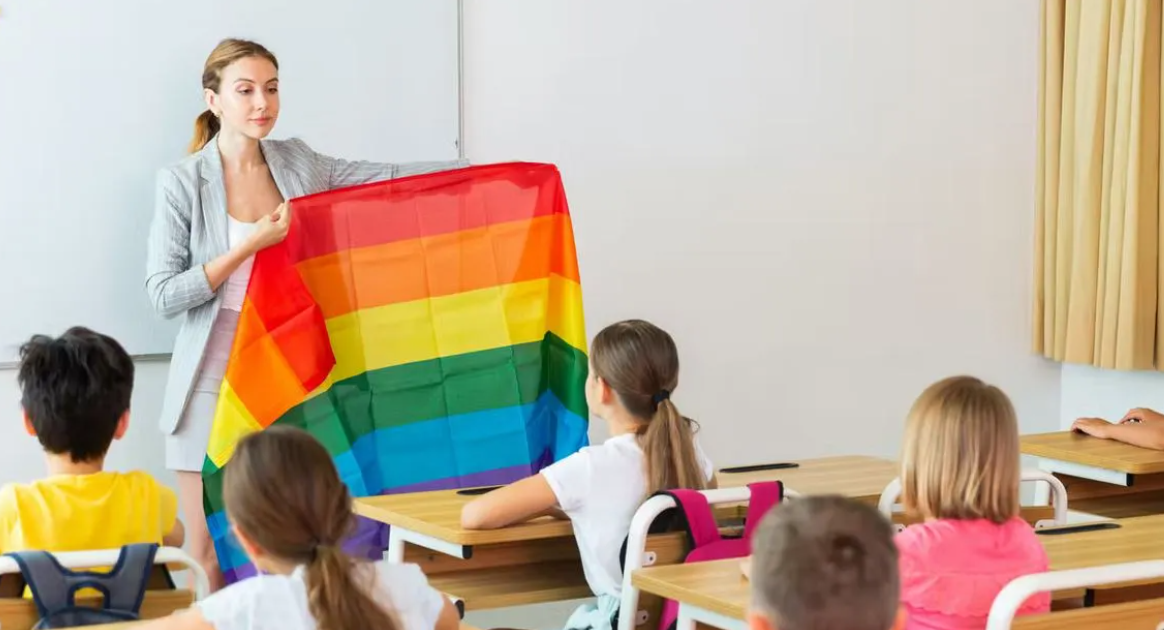 Parlamentul bulgar a adoptat un amendament la Legea Educaţiei, care interzice propaganda LGBT în şcoli
