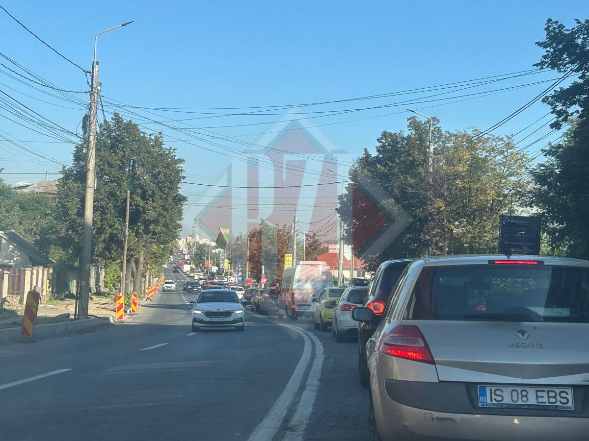 O nouă zi de trafic infernal în Bucium. Lucrările continuă să blocheze orașul