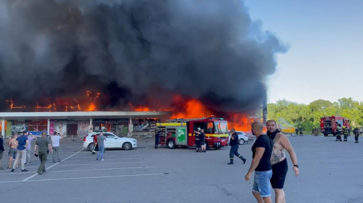 Rușii acuză că ucrainenii au bombardat un mall din orașul Donețk. Sunt cel puțin doi morți