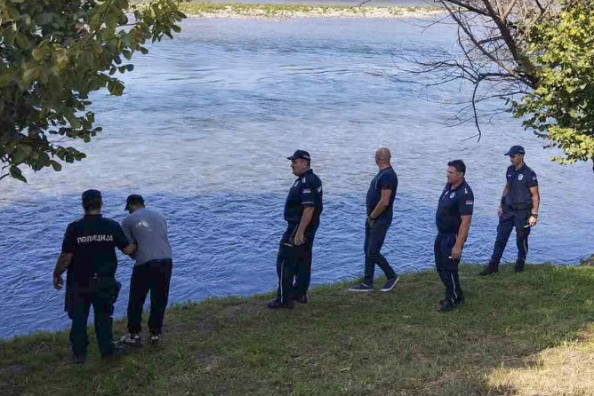 Zeci de persoane au murit după ce o ambarcațiune cu migranți s-a scufundat între Serbia și Bosnia