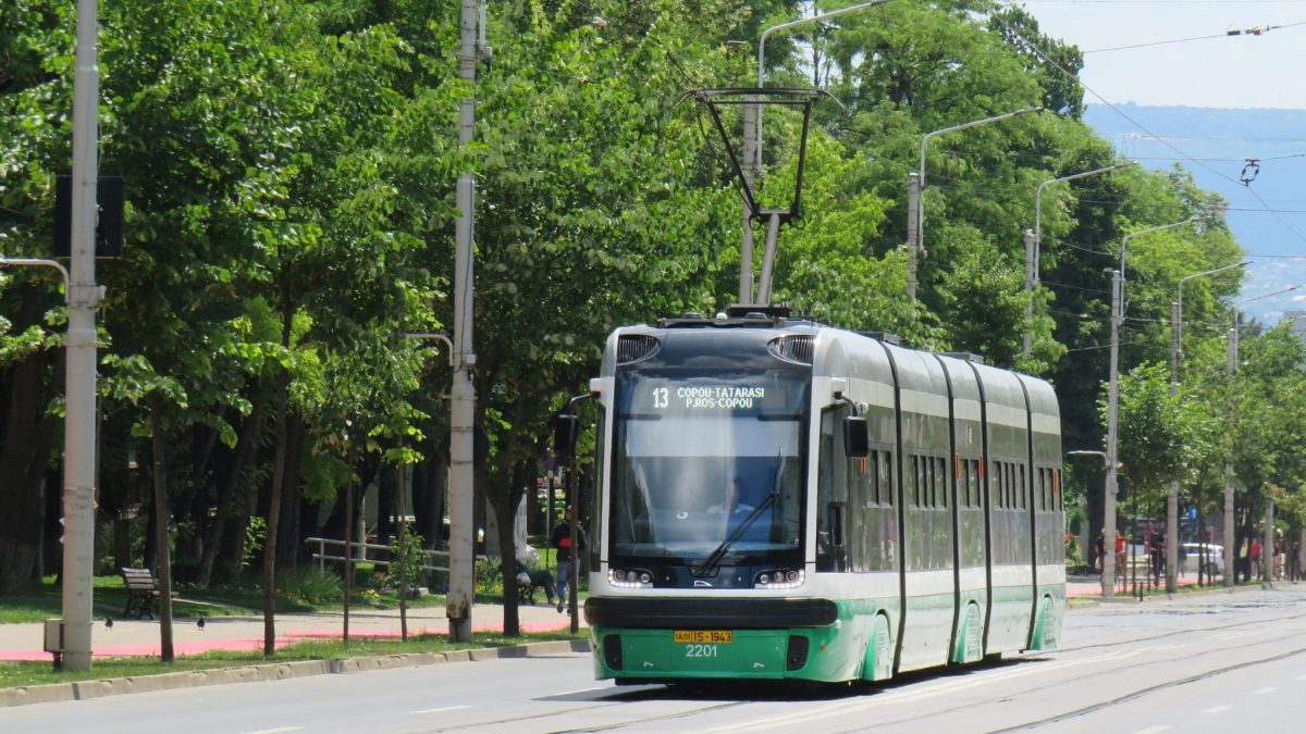 Timp de 4 zile, mai multe trasee de autobuz și tramvai, din Iași, sunt deviate pentru organizarea Raliului Iașului