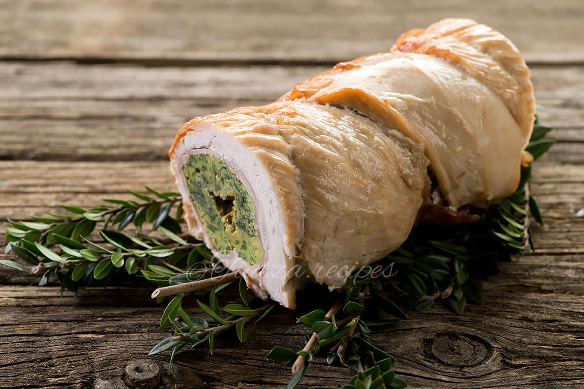 Mușchiuleț de porc umplut cu ciuperci și cașcaval. Un fel de mâncare absolut delicios și ușor de preparat
