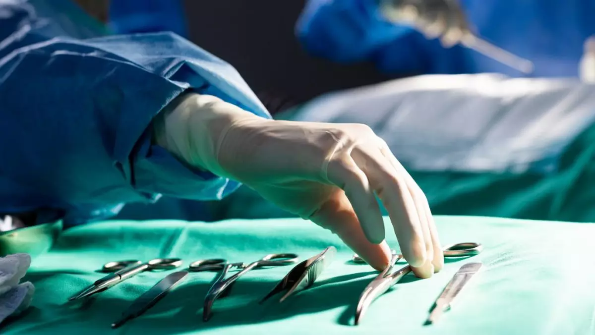 Anchetă într-un spital din Austria! O femeie neurochirurg și-ar fi lăsat fiica de 13 ani să facă o gaură în craniul unui pacient
