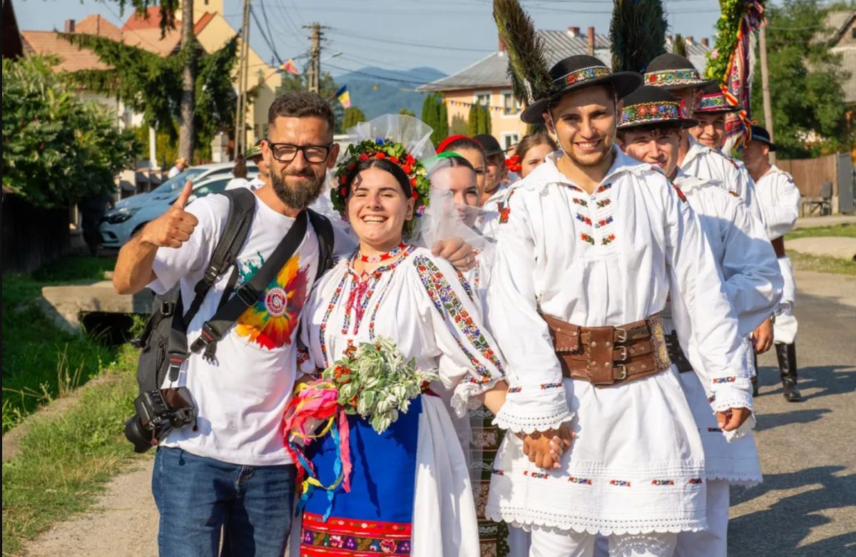 Nunta anului pentru doi tineri din Maramureș. La eveniment au participat 12 fotografi din România și din străinătate