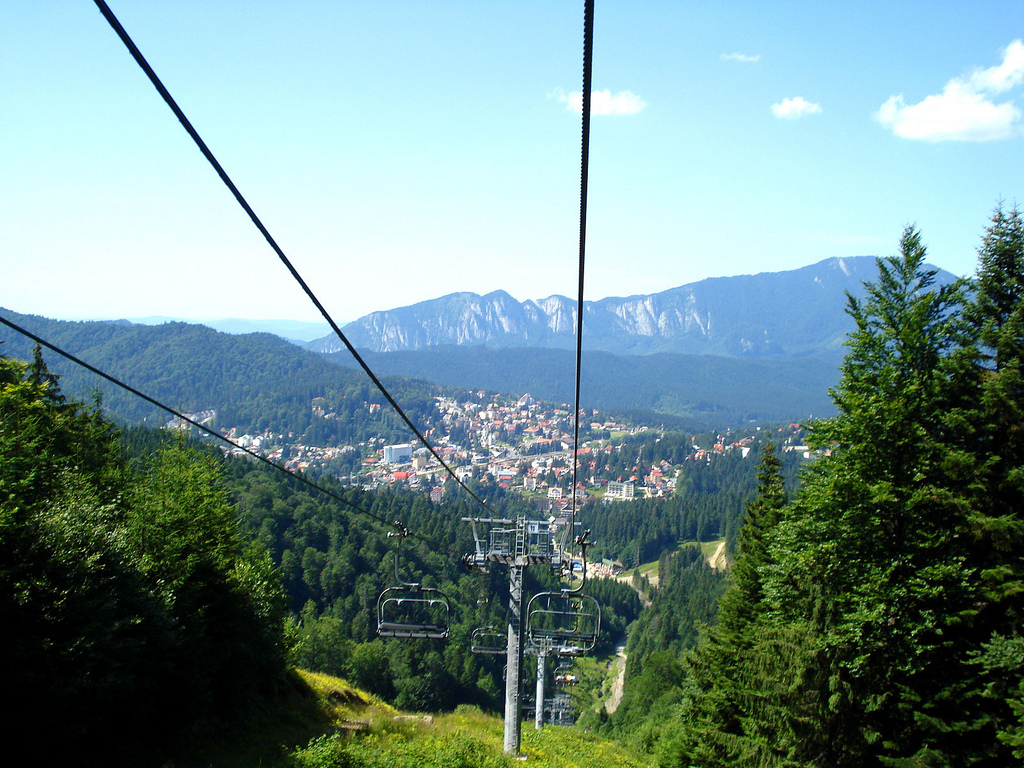 Zeci de mii de turiști vin aici, dar orașul este părăsit de locuitori!