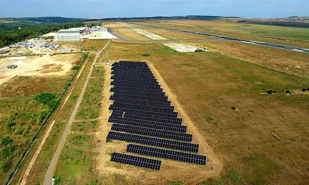 Aeroportul Internațional Iași va avea un nou parc fotovoltaic. Valoarea totală a proiectului este de 3,4 milioane euro