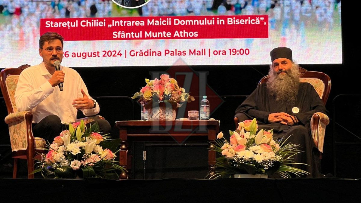 Mii de oameni sunt prezenți în Grădina Palas pentru a-i asculta prelegerile părintelui Vlad Pimen venit din Sfântul Munte Athos – LIVE VIDEO
