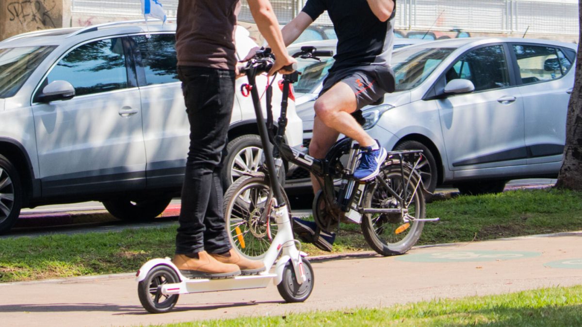 Statul vrea polițe RCA pentru trotinete și biciclete! Decizia ar putea intra în vigoare în 2025