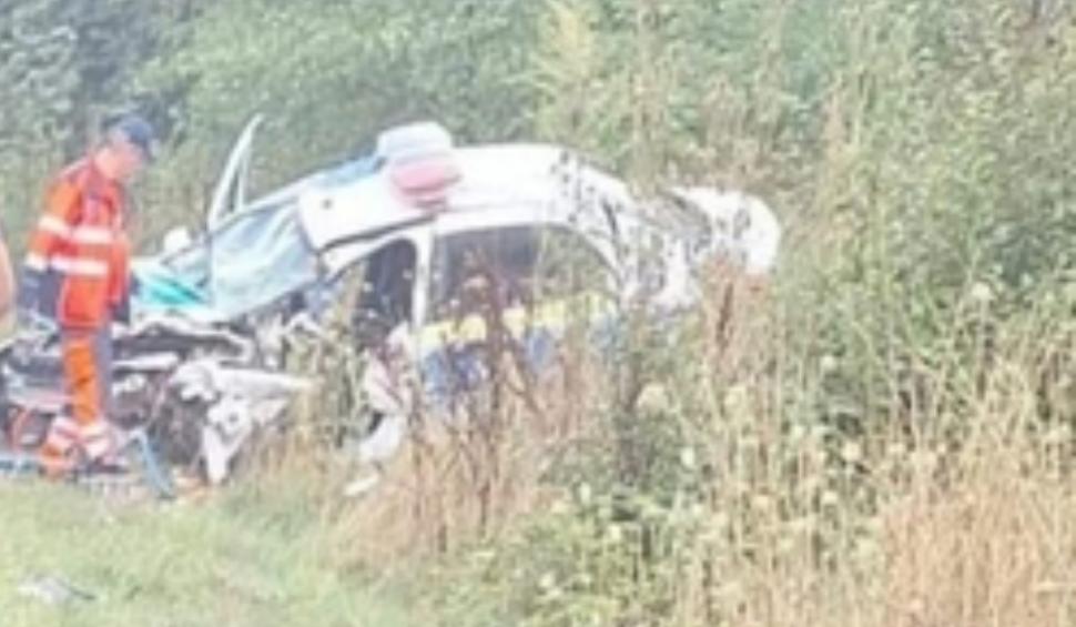 O polițistă în vârstă de 21 de ani a decedat într-un accident rutier în Brașov. Autospeciala de poliție a fost lovită de remorca unui TIR