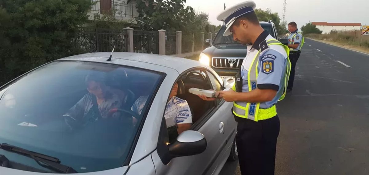 O nouă schimbare în Codul Rutier, de care mulți șoferi nu știu. Ce riscă cei opriți de poliție