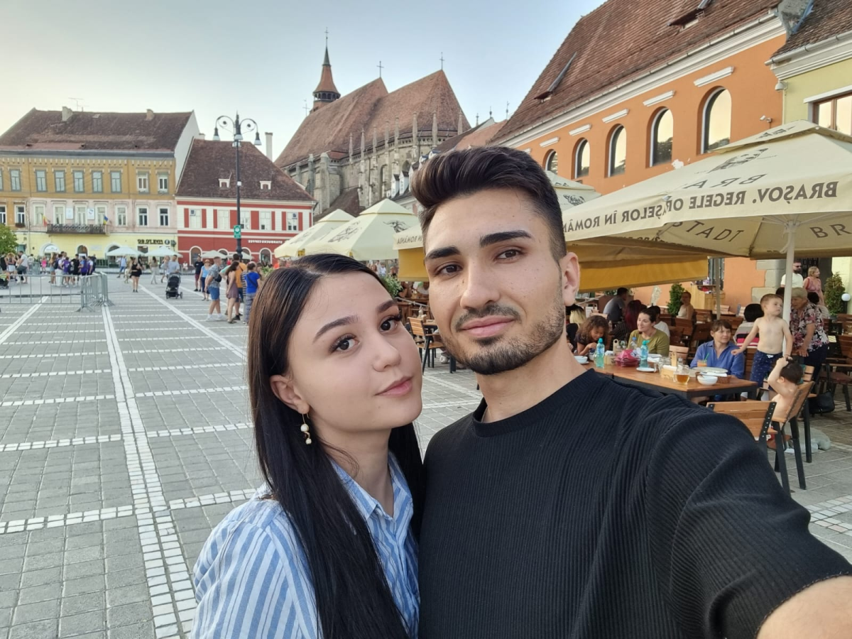 În urmă cu 3 ani, Răzvan era unul dintre decariștii Iașului și voia să devină procuror. Decizia pe care a luat-o ar trebui să-i motiveze pe toți elevii: „Lucrez 12 ore pe zi, am avut momente în care m-am simțit epuizat” – FOTO