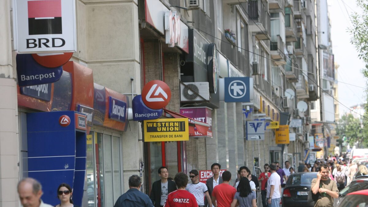 10.000 de români au depus, în doar un singur an, 2 miliarde de euro în băncile din România