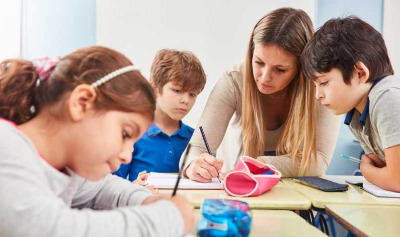 Ce salarii au profesorii din sistemul de învățământ privat! Poate ajunge la 8.000 de lei