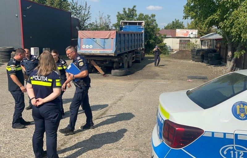 Incident terifiant la un service auto din Botoșani! Un angajat a rămas fără picioare, după ce ce roata unui camion a explodat