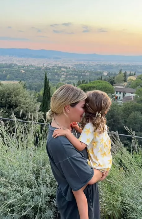 Gina Pistol n-are de gând să o expună prea curând pe Josephine. De ce nu o arată pe fiica sa