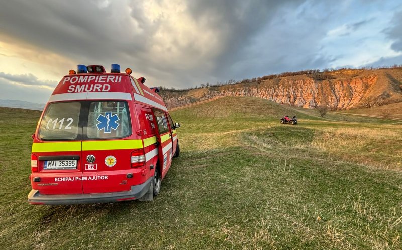 ATV răsturnat într-o râpă adâncă de o sută de metri. Un cetăţean străin, de 20 de ani, nu a reușit să sară la timp