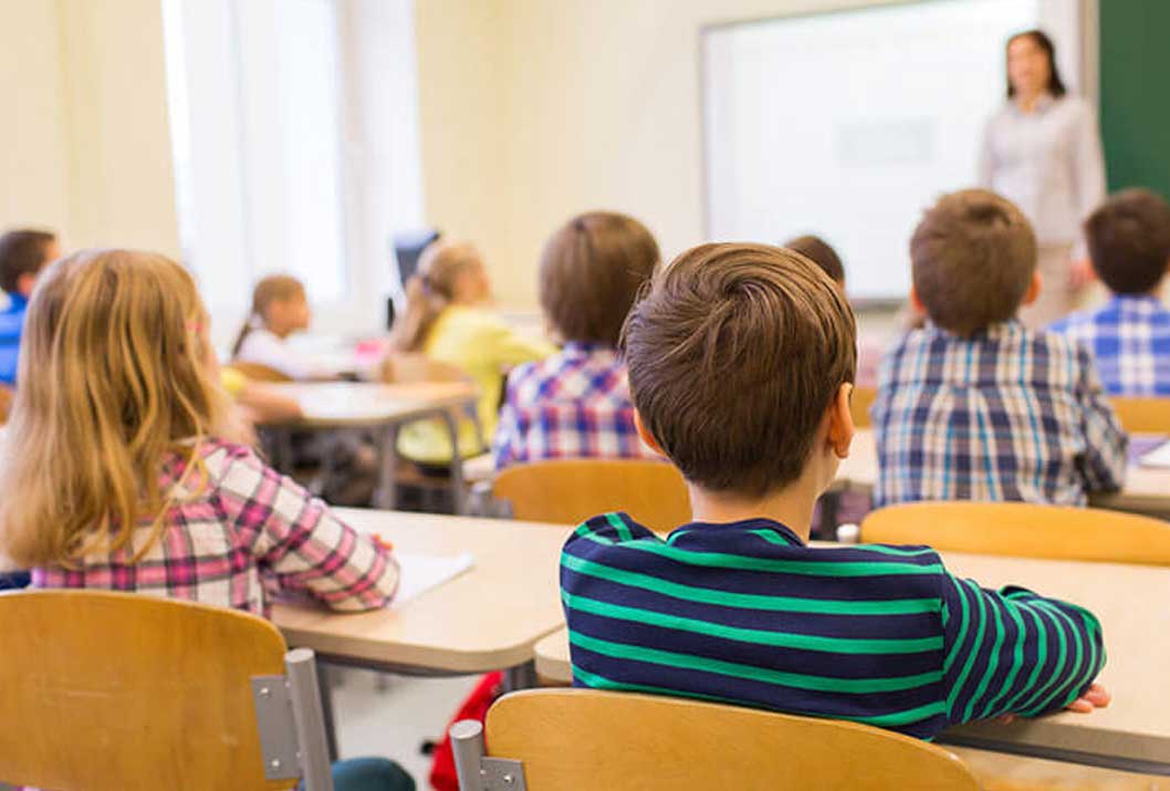 Structura anului școlar 2024-2025. Pe 9 septembrie, aproximativ 135.000 de elevi se întorc în bănci