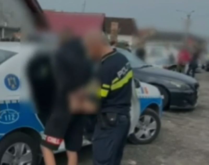 Incident terifiant în trafic! Un polițist a fost târât cu mașina de un șofer oprit la un filtru de rutină