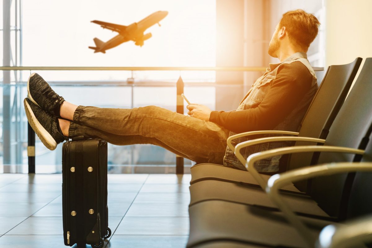 Taxă pentru românii care merg în vacanță! Unde se aplică noua lege