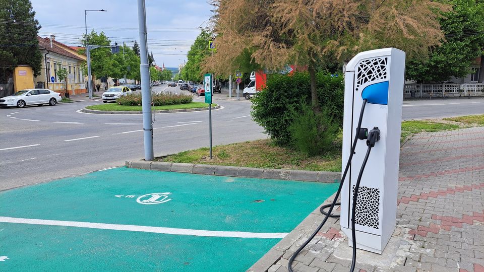 O nouă taxă pentru cei care folosesc stațiile de încărcare a mașinilor electrice