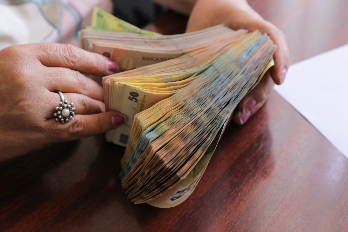 El este românul care primește de la statul român 24 de milioane de lei anual! Ce a făcut?