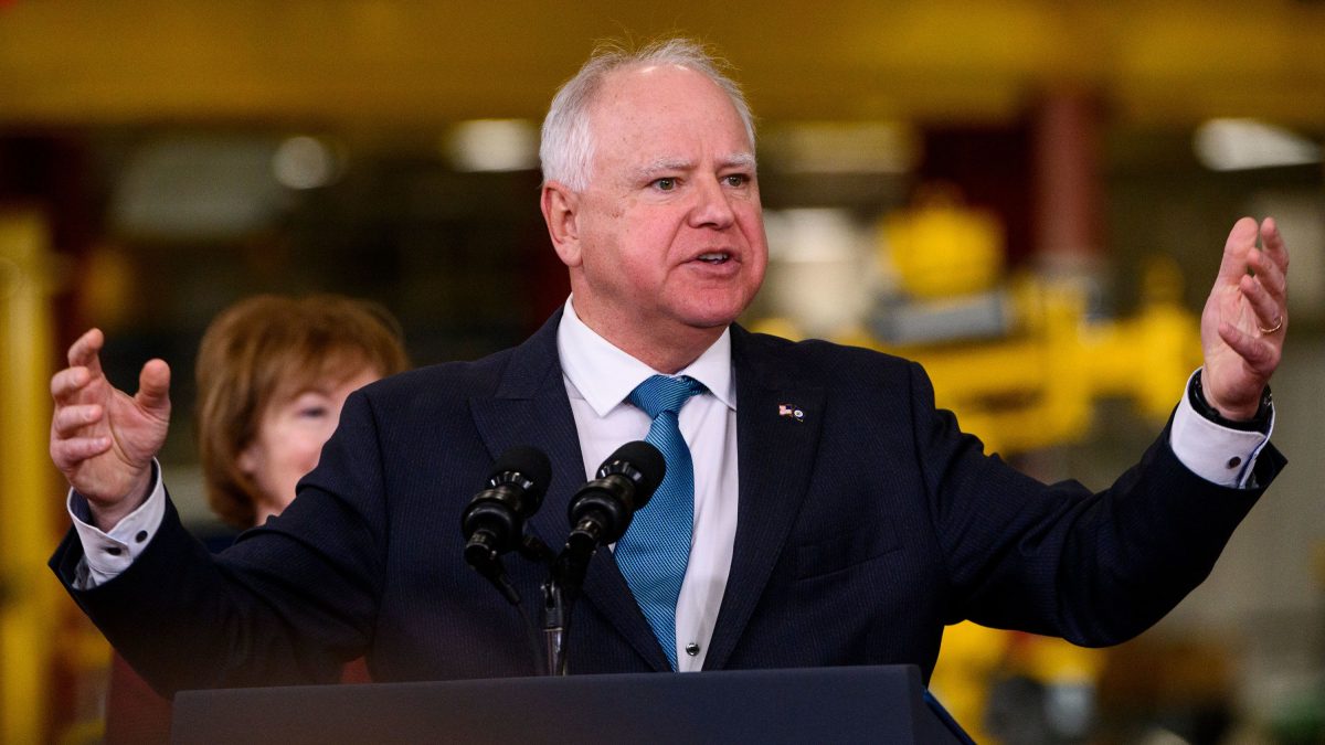 Kamala Harris și-a ales vicepreședintele. Cine este Tim Walz